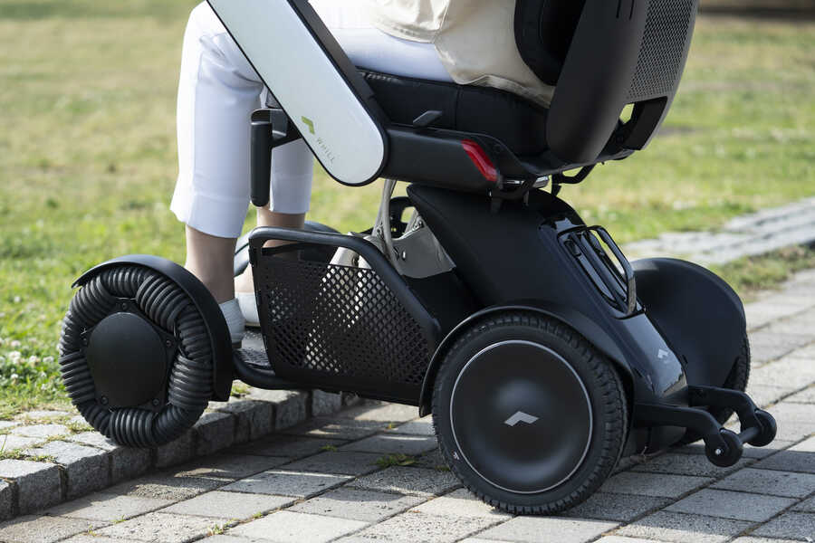 美品 次世代型電動車椅子 WHILL Model C2 電動車椅子・プレミアムモデル】WHILL Model C2 ☆免許不要